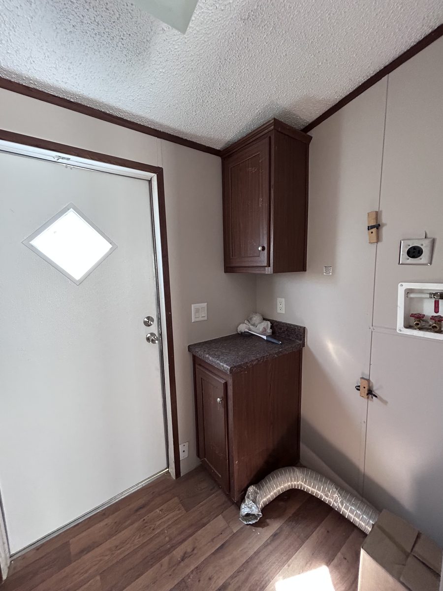 Yellow Rose U1 — entry door and interior